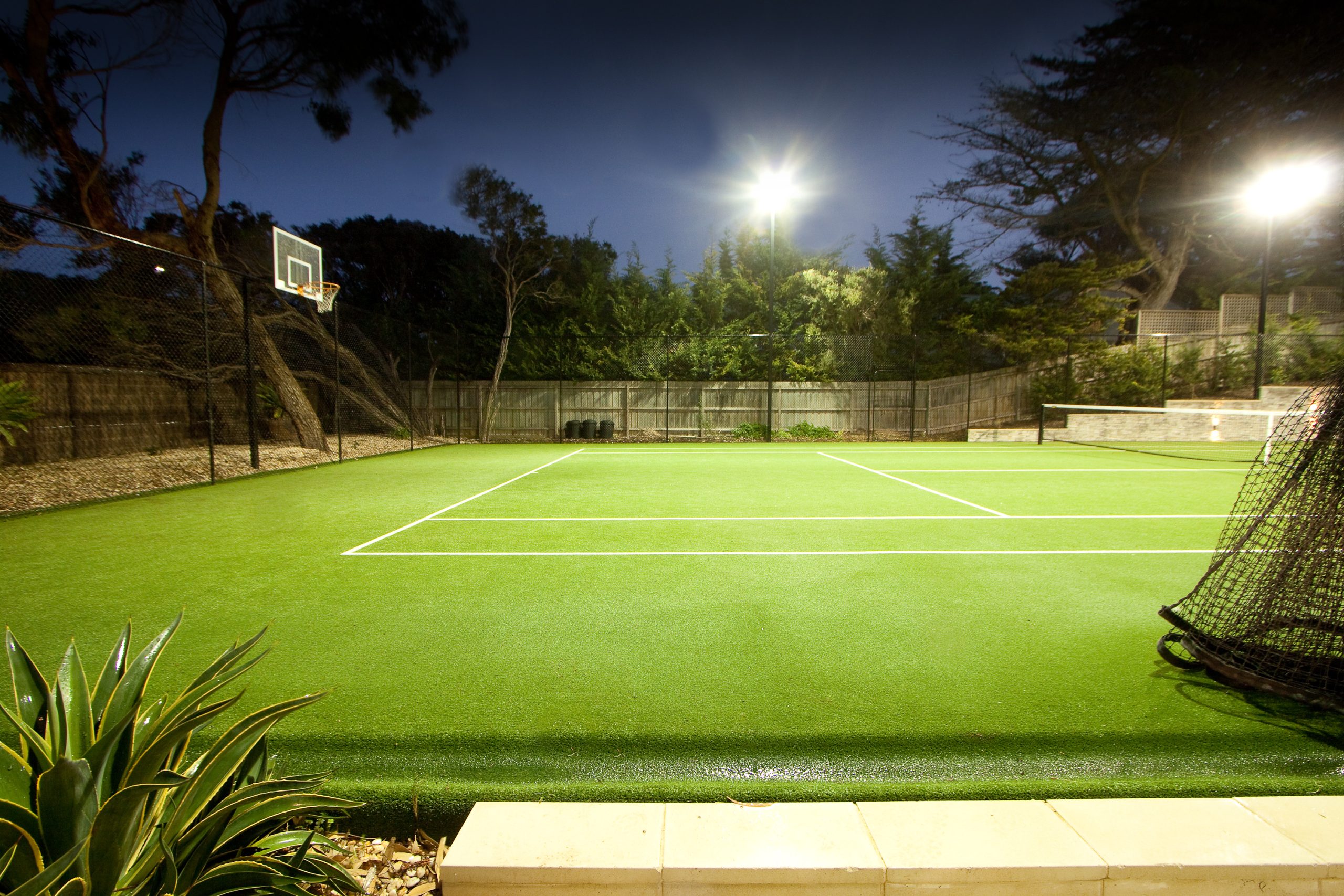 Choosing a Synthetic Grass Tennis Court builder