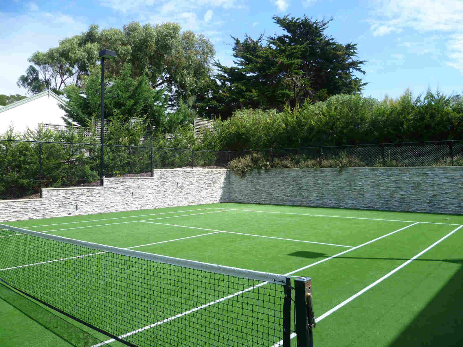Choosing a Local Synthetic Grass Tennis Court builder