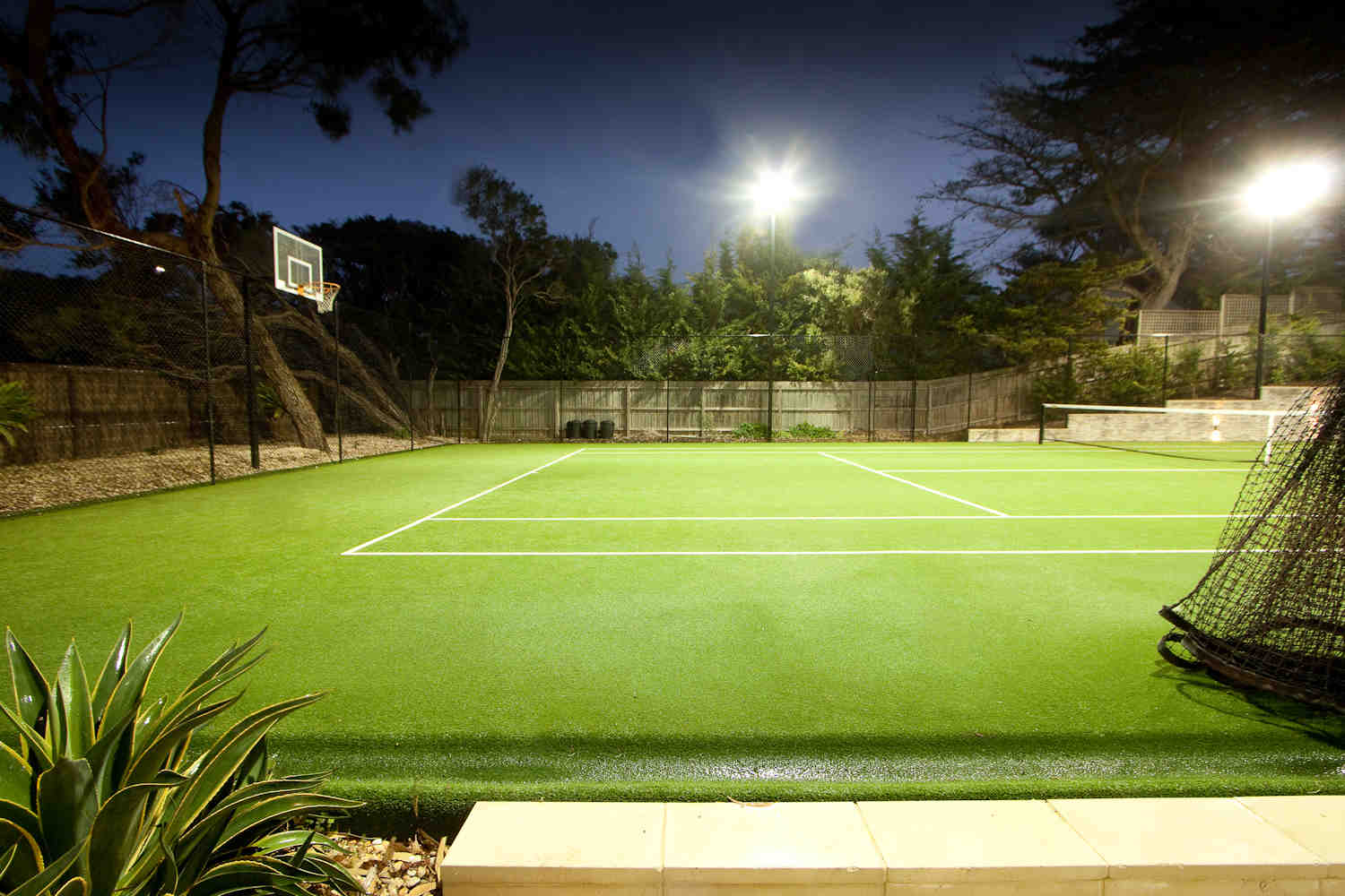 Choosing a Synthetic Grass Tennis Court builder